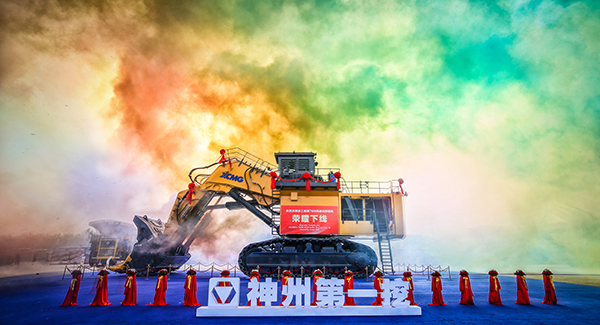 “神州第一挖”徐工700噸級(jí)液壓挖掘機(jī)下線，標(biāo)志著中國(guó)成為世界上繼德國(guó)、日本、美國(guó)后，第4個(gè)具備700噸級(jí)以上液壓挖掘機(jī)研發(fā)制造能力的國(guó)家