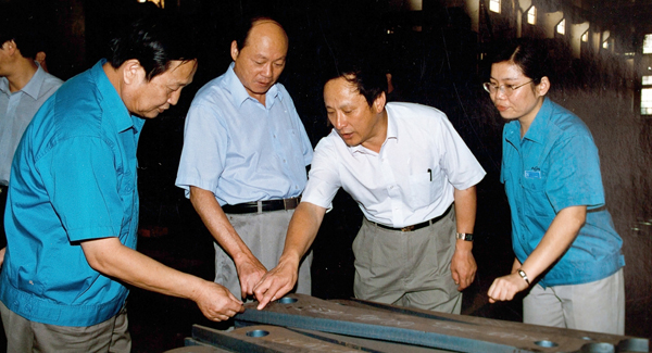 新一屆領(lǐng)導(dǎo)班子上任，掀開(kāi)徐工變革發(fā)展新篇章