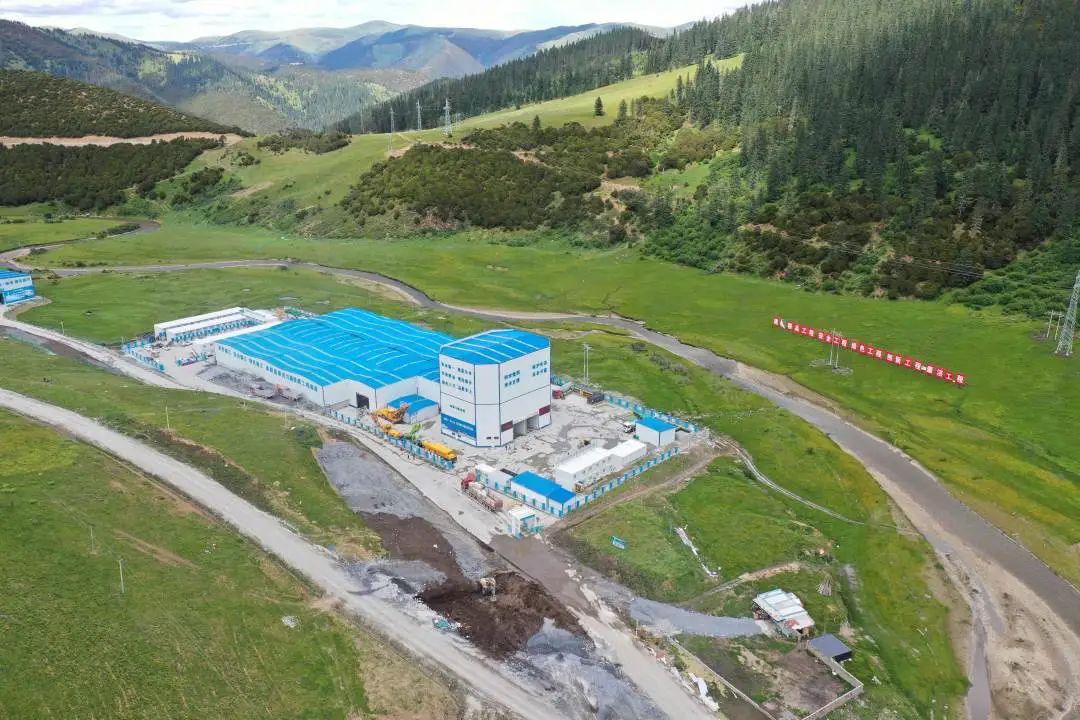 “站”立高原！徐工攪拌站助力川藏線建設(shè)！