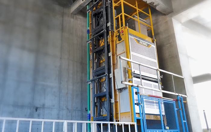 性能典范！徐工井道施工升降機助建超高層商務(wù)中心項目