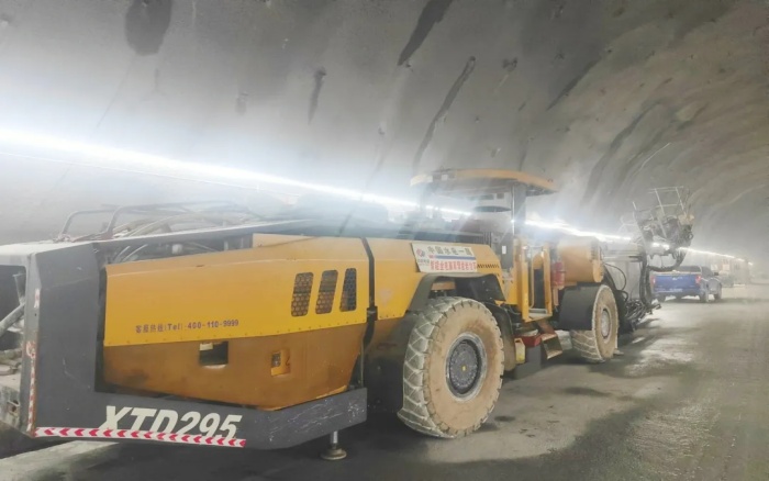 高壓高海拔！徐工鑿巖臺車挑戰(zhàn)高難度鐵路隧道